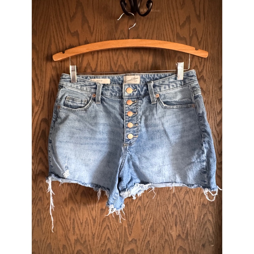 Universal Thread Womens Vintage Midi Denim Shorts Wash Button Fly Size 6/28